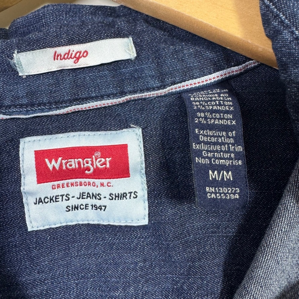 Wrangler Mens Shirt Medium Indigo Denim Western Long Sleeve Button Up Pearl Snap - Picture 4 of 7
